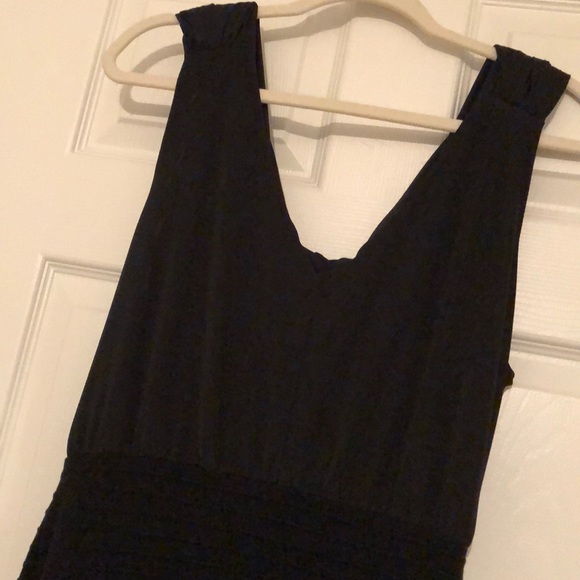 Forever 21 fitted black dress. - Picture 6 of 8